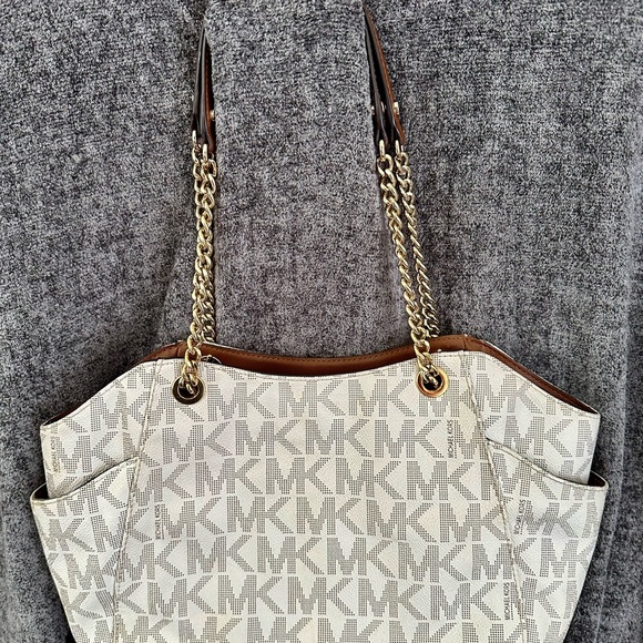 MICHAEL KORS LG CHAIN SHOULDER TOTE VANILLA with wallet - Picture 4 of 10